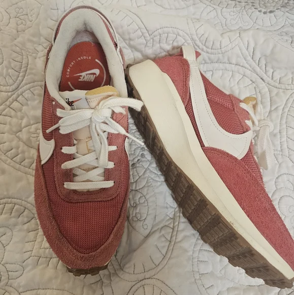 Nike Womens Waffle Debut Vinyage Style Shoes.  Size 8. - Picture 2 of 8